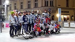 Die Black Wings auf dem Welser Stadtplatz Eislaufplatz