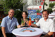 Open Air Kino: FilmfestiWels-Veranstalter v. l. n. r.: KommR. Helmut Platzer, Hanna Meyer-Votzi und Peter Jungreithmair