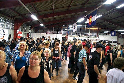 Linedance: 500 Westernfans in der ESV-Halle