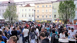 Public Viewing Blick vom Minoritenplatz zum Stadtplatz