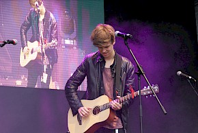 Jannik Brunke produziert Musikvideos auf seinem YouTube-Kanal.