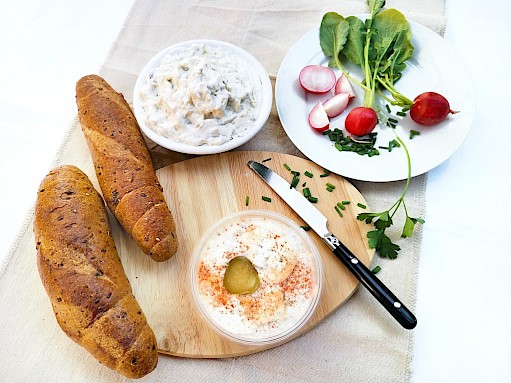 Bäckerei Stöbich Wels, hauseigener Heringskäse dazu Kornspitz